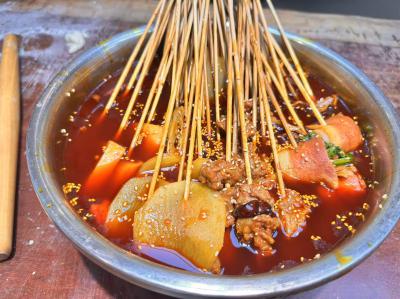 冷鍋串串技術培訓班怎么樣？飄味緣小吃培訓學校深度解析